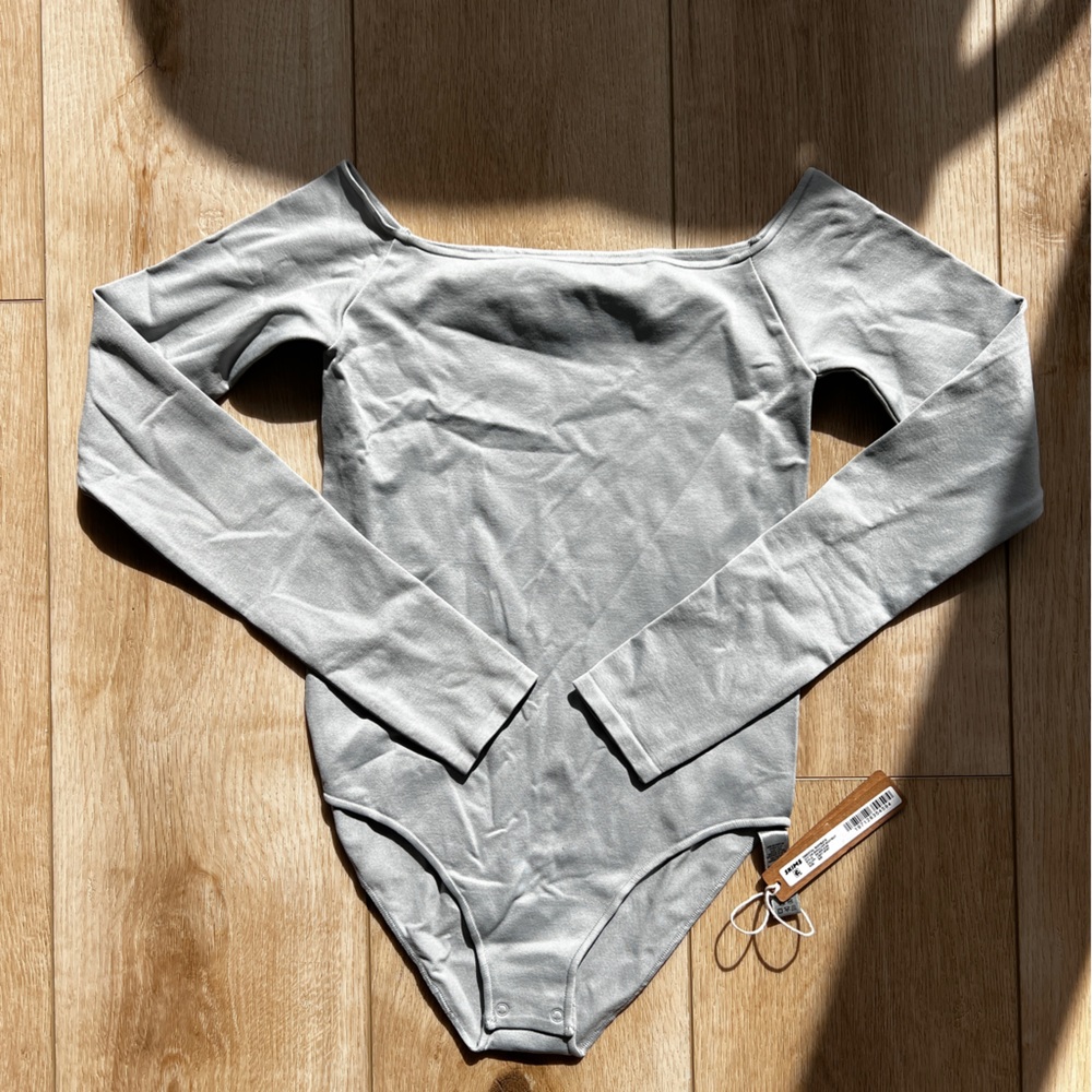 SKIMS Gray Off-Shoulder Bodysuit - Picture 3 of 6